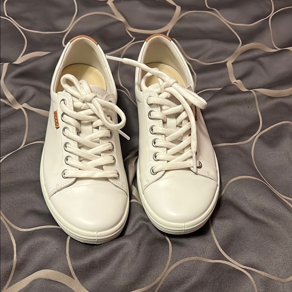 Ecco White Sneakers Minimalist Design Rubber Sole